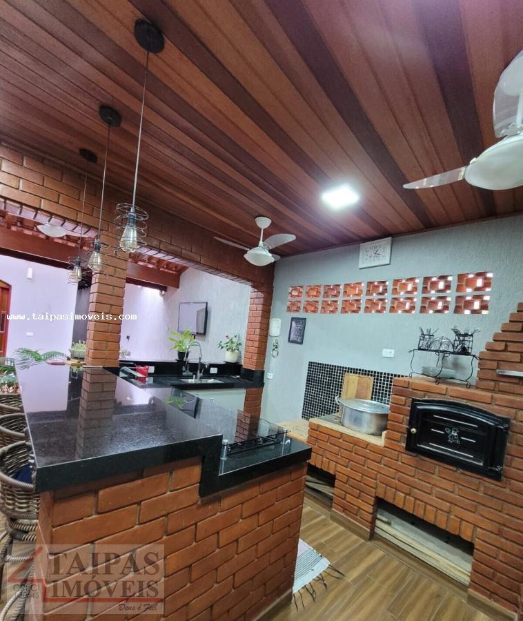 Casa à venda com 3 quartos, 225m² - Foto 1