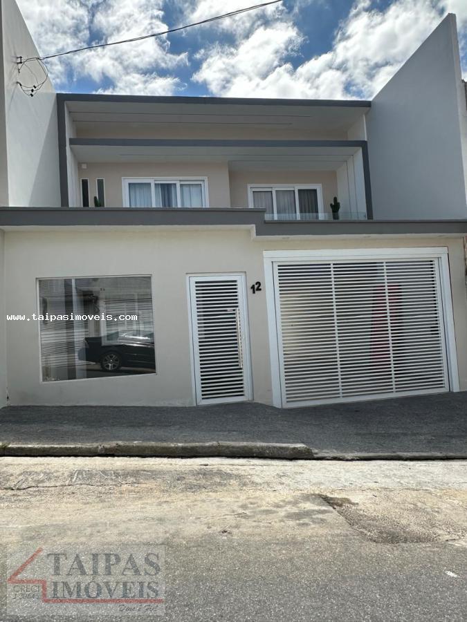 Sobrado à venda com 3 quartos, 160m² - Foto 1